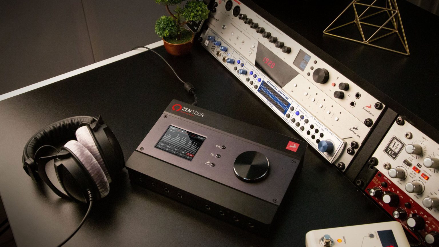 Antelope-Audio-Zen-Tour-Synergy-Core-1536x1024